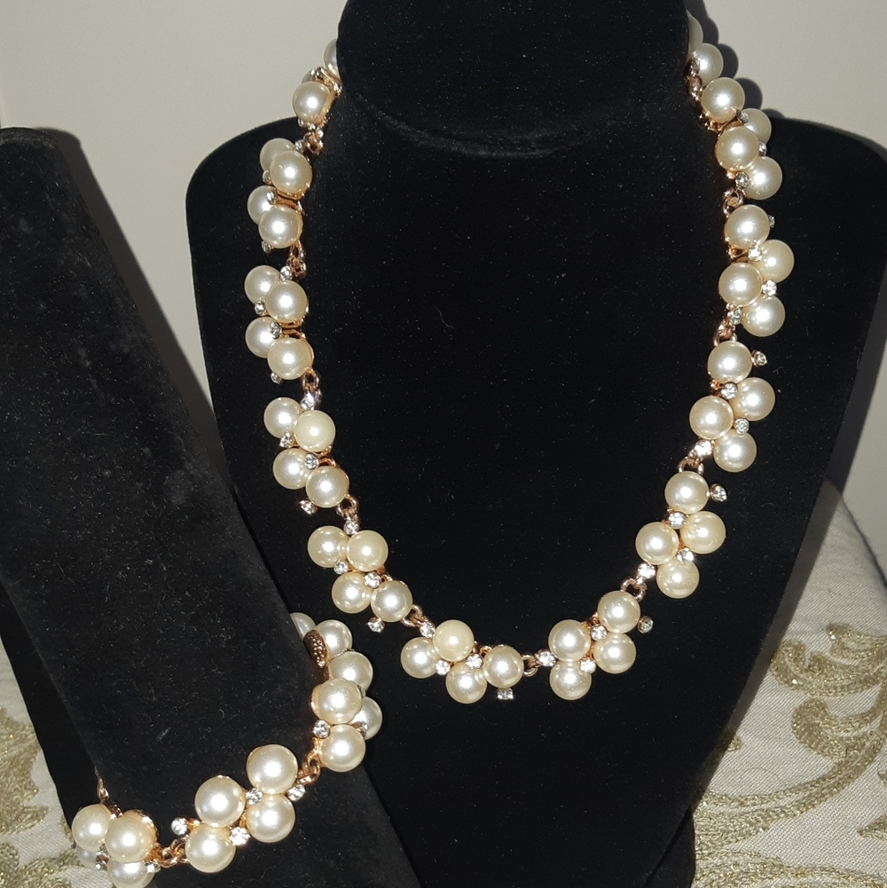 NWOT Classic Bridal Elegant Pearl & Crystal Accents Necklace and Bracelet Set